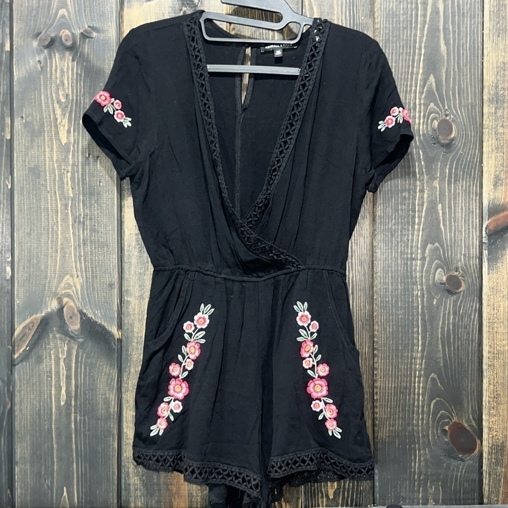 Kendall & Kylie Romper XS Black Floral Embroidered Crochet Trim Deep V-neck Boho